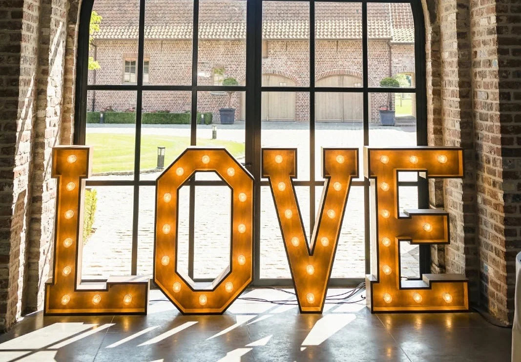 LOVE - LETTRE LUMINEUSE EN BOIS